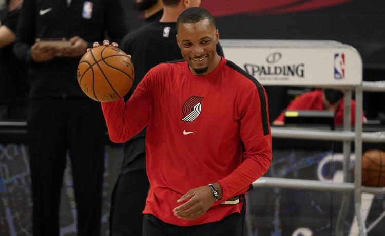 湖人热火激战,李明午后的观赛时光