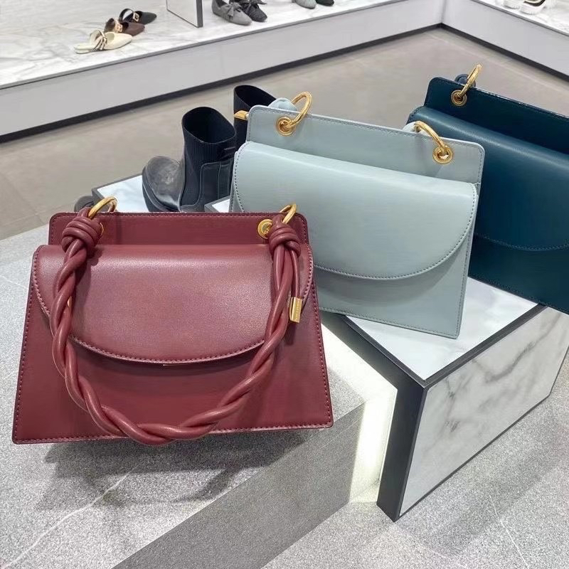 最新款小CK,闪耀新星引领时尚潮流