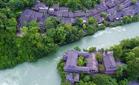 都江堰，蓬勃发展的水利旅游胜地新貌