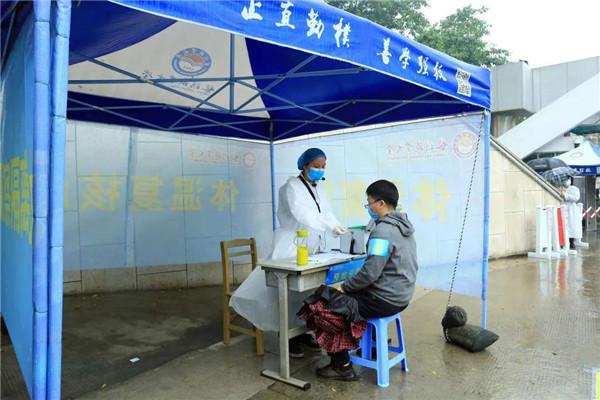 新款肺炎疫情最新动态,科技战疫引领智能生活新篇章